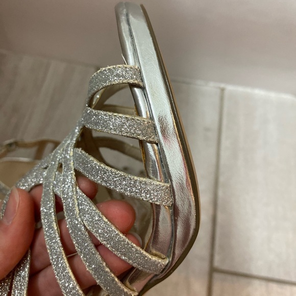 ✨Glinda🪄 Elegant Silver Strappy Heels - Picture 9 of 10